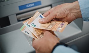 Ριζικές αλλαγές στις τραπεζικές χρεώσεις με παρέμβαση Πιερρακάκη: Τι θα ισχύει