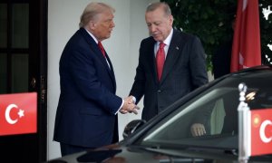 Το «ανατολίτικο παζάρι» Τραμπ- Ερντογάν,  η Ελλάδα και το Ισραήλ, ενεργειακή «βόμβα» στη βιομηχανία, η «ψήφος» εμπιστοσύνης σε ΓΕΚ και Intralot, τα ιστορικά υψηλά της Άβαξ και οι ισχυρές επιδόσεις του ΟΛΘ