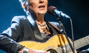 ΤΖΟΑΝ ΜΠΑΕΖ: Τραγούδια από έναν κόσμο που δεν υπάρχει πια