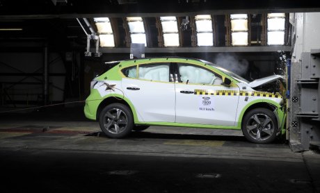 Προηγμένες Τεχνολογίες και Καινοτομίες Μηχανολογίας Προσφέρουν Ασφάλεια 5 Αστέρων στους Αγοραστές του Νέου Ford Focus (video)
