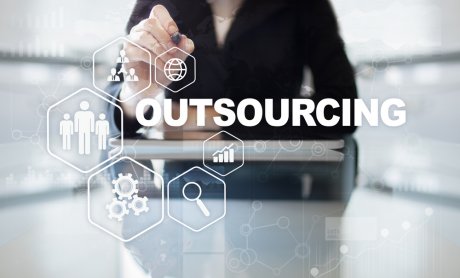 Τι είναι το outsourcing και πώς ωφελεί τις επιχειρήσεις;