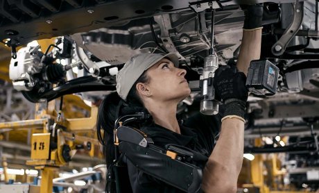 H Nissan θα χρησιμοποιεί εξωσκελετούς για την μεγαλύτερη ασφάλεια των εργαζομένων της στις γραμμές παραγωγής
