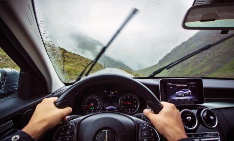 Βροχή κι οδήγηση: Τι να πρέπει να γνωρίζετε για την ασφάλεια σας;