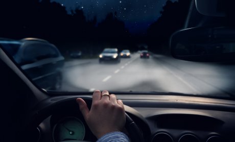 7 tips από την Υδρόγειο Ασφαλιστική για ασφαλή οδήγηση τη νύχτα
