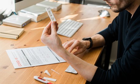 Υποχρεωτικά τα self tests και στον ασφαλιστικό κλάδο - Τι προβλέπει η ΚΥΑ