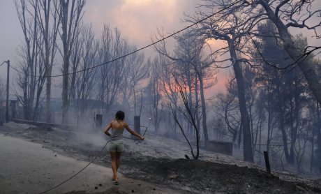 Σε εξέλιξη οι έλεγχοι κτηρίων στις πυρόπληκτες περιοχές