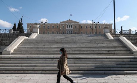 Σκληρή κόντρα Κυβέρνησης-Αντιπολίτευσης με φόντο τη νέα έξαρση της πανδημίας