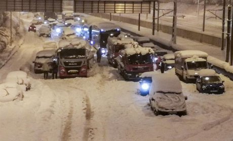 Αποζημίωση 2.000 ευρώ για κάθε εγκλωβισμένο αυτοκίνητο στην Αττική Οδό