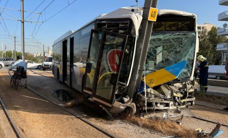 Σοβαρό τροχαίο ατύχημα με λεωφορείο στην παραλιακή!