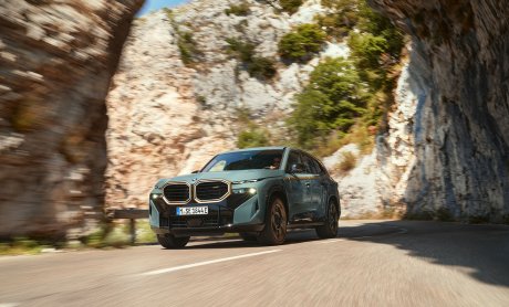 BMW XM: Με συστήματα ασφαλείας που αποσοβούν ατυχήματα!