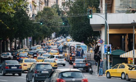 «Συλλαμβάνει» τα ανασφάλιστα η ΑΑΔΕ