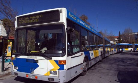 Τροχαίο με λεωφορείο στο κέντρο της Αθήνας: 12 ελαφρά τραυματίες