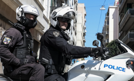 Περιστατικό με πυροβολισμούς στον Ασπρόπυργο - Το αλεξίσφαιρο γιλέκο έσωσε αστυνομικό!