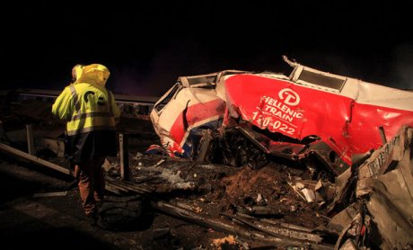 Αυξάνονται οι  νεκροί  από τη φονική σύγκρουση τρένων στη Λάρισα (Συνεχής ενημέρωση)