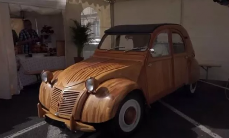 Μοναδικό στον κόσμο ξύλινο 2CV βγαίνει στο σφυρί - Αναμένεται να πιάσει ως και 200.000 ευρώ!