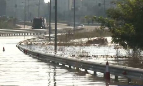 Συναγερμός στη Λάρισα - Υπερχειλίζει ο Πηνειός!