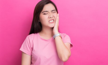 Πως η κακή στοματική υγεία προκαλεί πόνους στα αυτιά!
