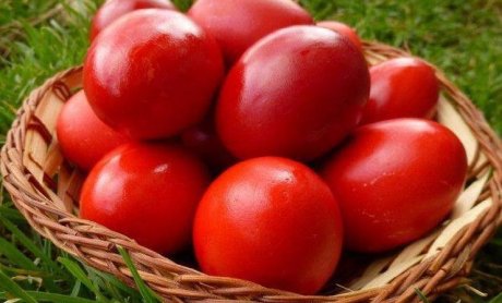 Τα έθιμα και οι παραδόσεις της Μ.Πέμπτης. Γιατί βάφουμε σήμερα τα κόκκινα αυγά;