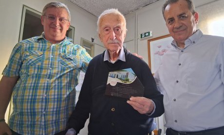 Τιμή στον Γιάννη Καρύτσα από τους Θερμιώτες