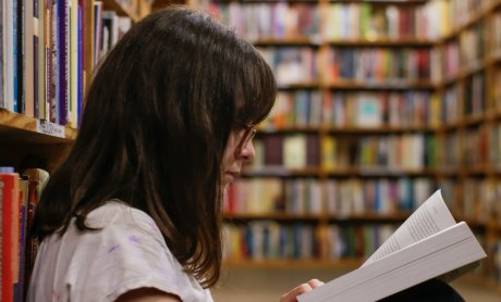 Πως θα προστατεύσουν οι μαθητές τα μάτια τους από το πολύωρο διάβασμα για τις Πανελλαδικές!