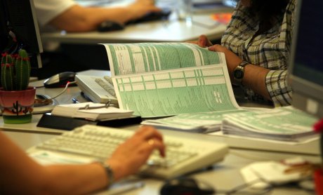 Σημαντικά αυξημένη η φορολογική επιβάρυνση των νοικοκυριών φέτος - Πιο δύσκολο το έργο της ασφαλιστικής αγοράς