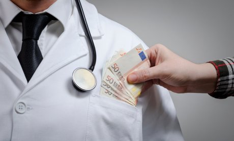 Διευθυντής καρδιοχειρουργικής στο Ιπποκράτειο συνελήφθη για φακελάκι