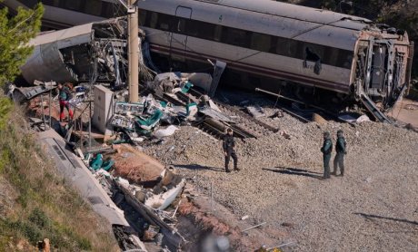 Ισπανία: Η κυβέρνηση θα πληρώσει αποζημιώσεις 20 εκατομμυρίων ευρώ στα θύματα του πολύνεκρου σιδηροδρομικού δυστυχήματος