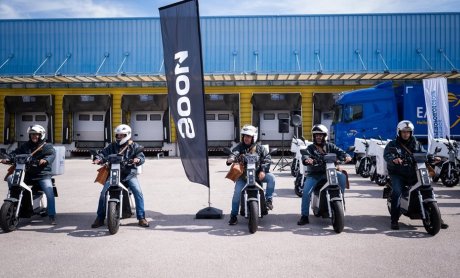 ΕΛΤΑ: Ανανέωση του στόλου με 250 ηλεκτρικά δίκυκλα ελληνικής παραγωγής για τη διανομή αλληλογραφίας