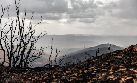Πλαγίως: Βροχές και μετά φωτιές