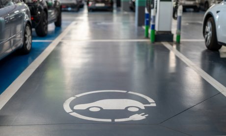Πολύ αυστηρός ο νέος ΚΟΚ για όσους παρκάρουν το συμβατικό Ι.Χ. τους σε θέση φόρτισης ηλεκτρικών οχημάτων