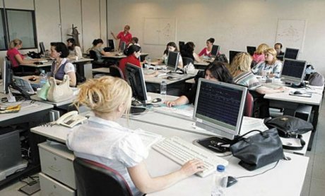 Πόσο κοστίζουν στο Δημόσιο υπάλληλοι και συνταξιούχοι