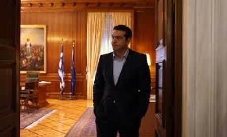 Ο Τσίπρας σκέφτεται να κάνει πίσω