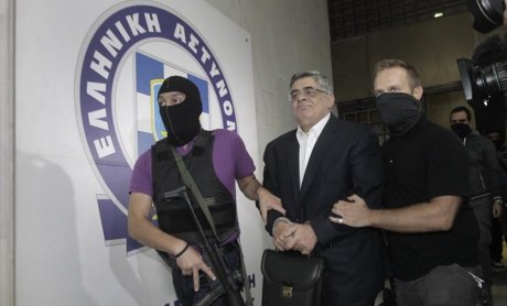 Χρυσή Αυγή: Ο ύποπτος «κύκλος των ασφαλιστών»   