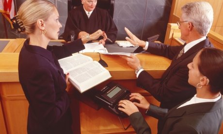 Τα δικαστήρια ακυρώνουν τις διαγραφές του Επιμελητηρίου