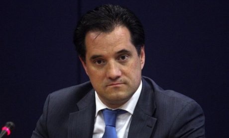 Τα ιδιωτικά-δημόσια χειρουργεία του Άδωνη και η ιδιωτική ασφάλιση