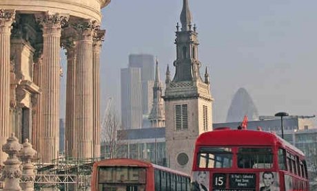 Οι πλημμύρες του 2007 ακόμα στεγνώνουν τις τσέπες των Βρετανών