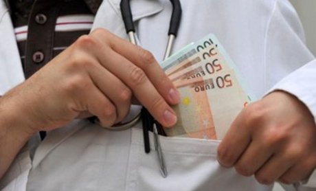 Ποινική δίωξη για απάτη σε 6 γιατρούς και 8 στελέχη  νοσοκομείου