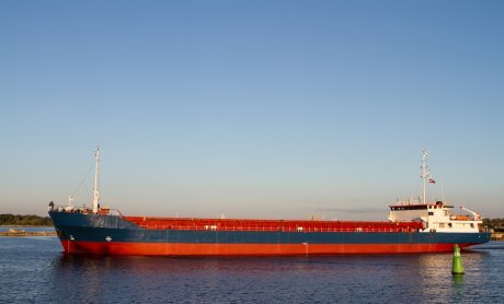 Μειώνεται η παραγωγή ασφαλίστρων πλοίων, ενώ αυξάνεται ο εμπορικός στόλος