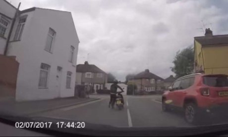 Κάμερα καταγράφει την απόπειρα απάτης για αποζημίωση τροχαίου!