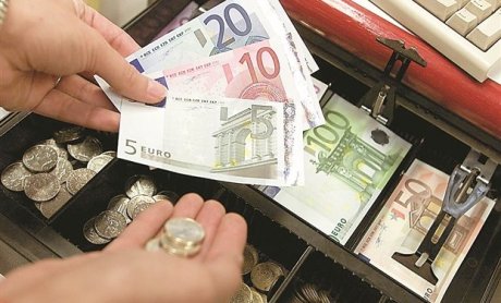 Kεφαλικός φόρος 1.000 ευρώ στους ελεύθερους επαγγελματίες;