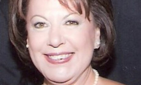 Η κυρία Λύχρου απαντά στο Λάμπρου