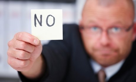 Ή τα ευρώ στις τράπεζες ή το αυτοκίνητο...