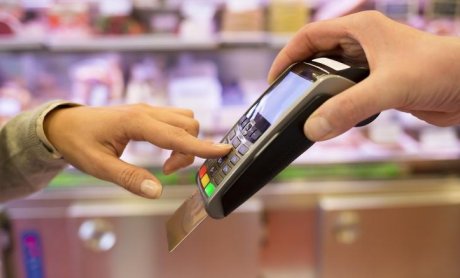 Ποιες δαπάνες με πλαστικό χρήμα χτίζουν το αφορολόγητο και ποιες εξαιρούνται;