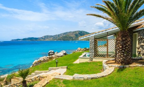 Βρετανοί μεσίτες: Ασφαλίζουν εξοχικά σε πάνω από 40 χώρες!