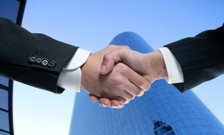 Πολύ κοντά σε συμφωνία HSBC και ΑΧΑ