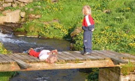 Ομαδικά παιχνίδια για τους μικρούς μοναχικούς πρίγκηπες
