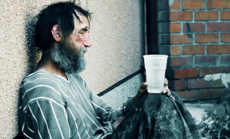 Όμιλος ΥΓΕΙΑ: Τρόφιμα, φάρμακα και υποδομή για τους άστεγους