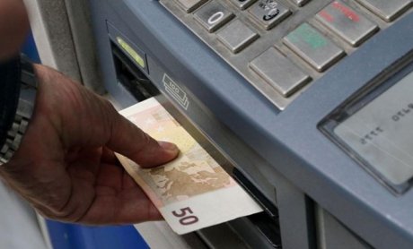 Mόνο μέσω τράπεζας η πληρωμή μισθών στον ιδιωτικό τομέα