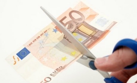 Ψαλίδι 50 ευρώ στις συντάξεις του ΟΑΕΕ