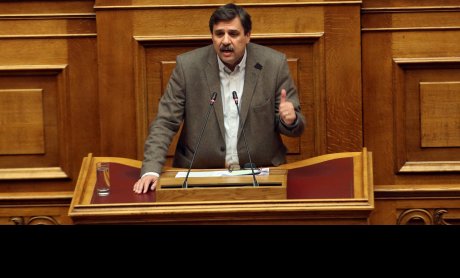 Α. Ξανθός: Αντί για επιστράτευση των ιδιωτικών ΜΕΘ, υποχώρηση στις απαιτήσεις των κλινικαρχών